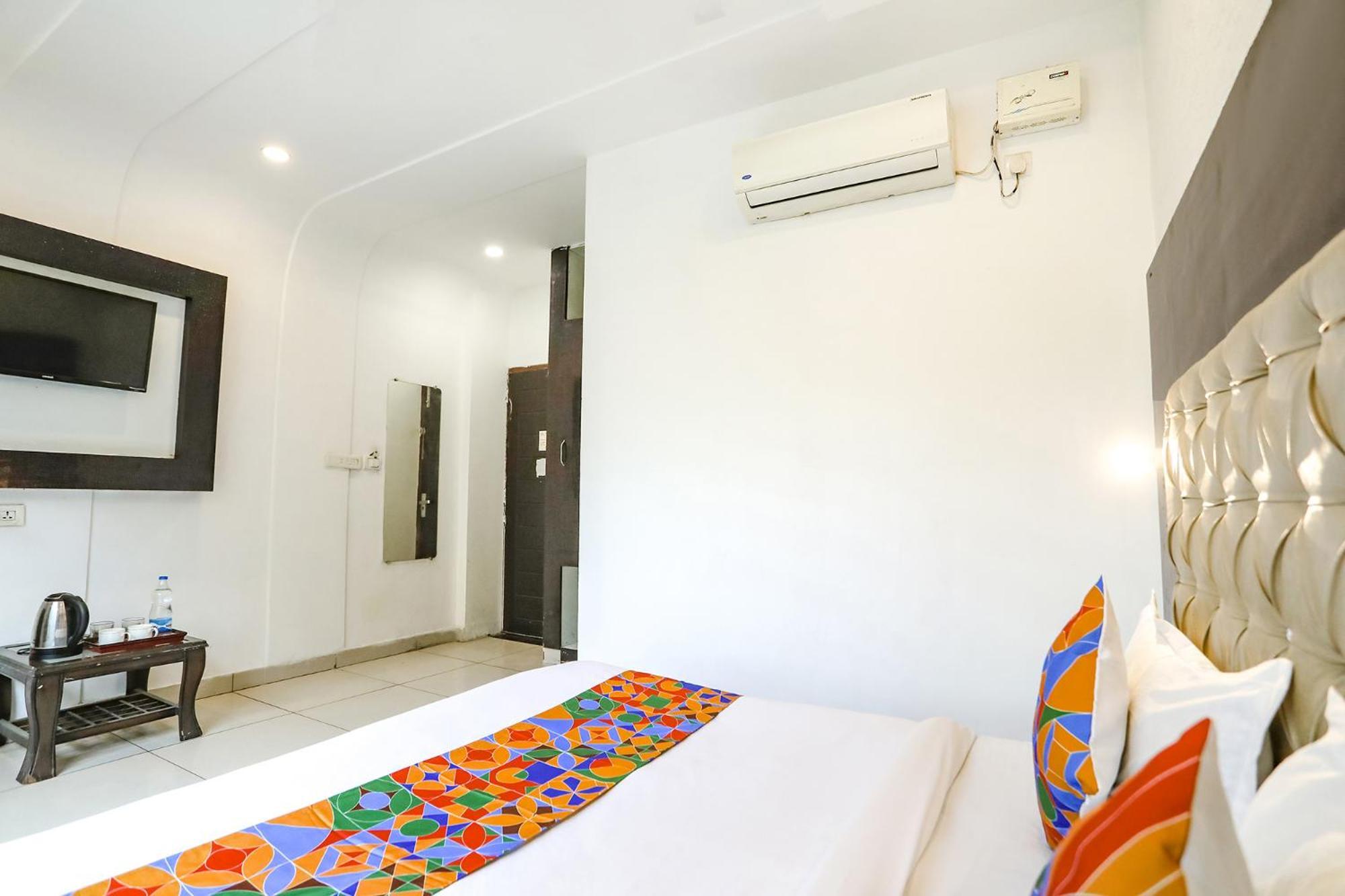 Fabhotel Madhuban Inn Risikés Kültér fotó